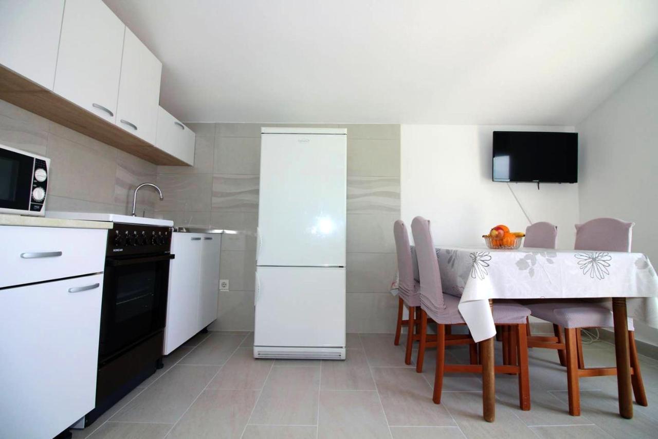 Charming Apartment In Tisno With 2 Bedrooms And Air Conditioning 外观 照片